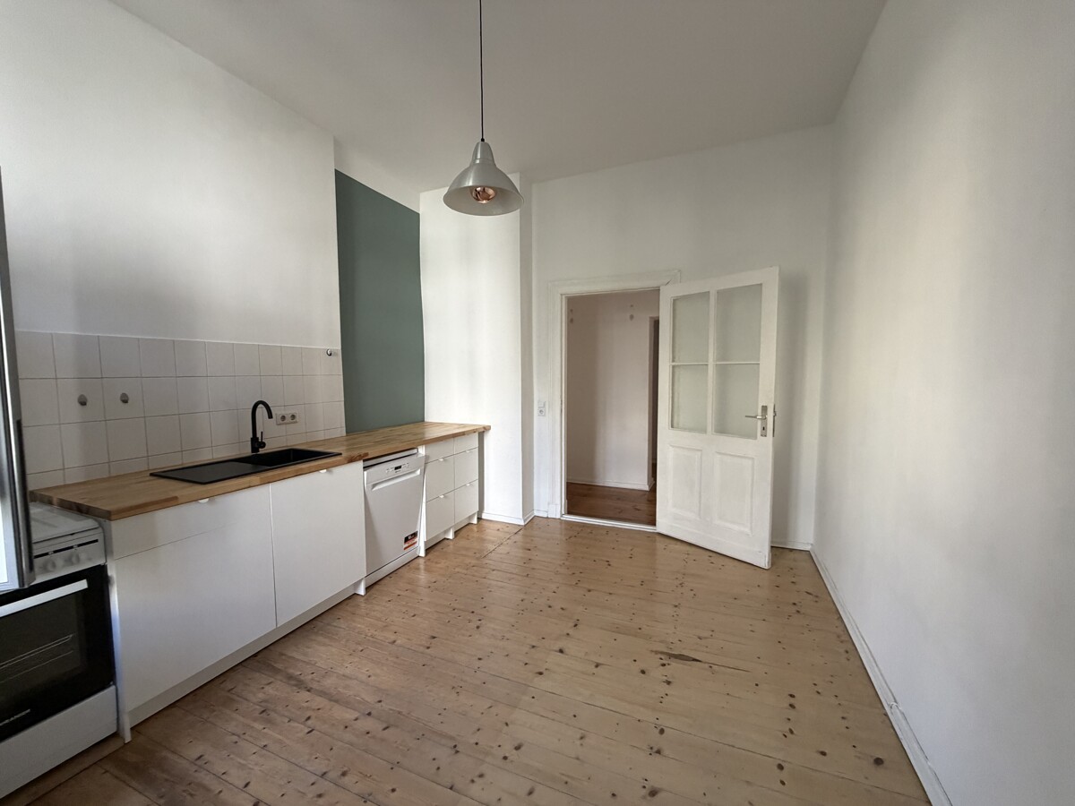 Berliner Altbauflair in Moabit – Dielenfußboden, Tageslichtbad, EBK - Foto 3