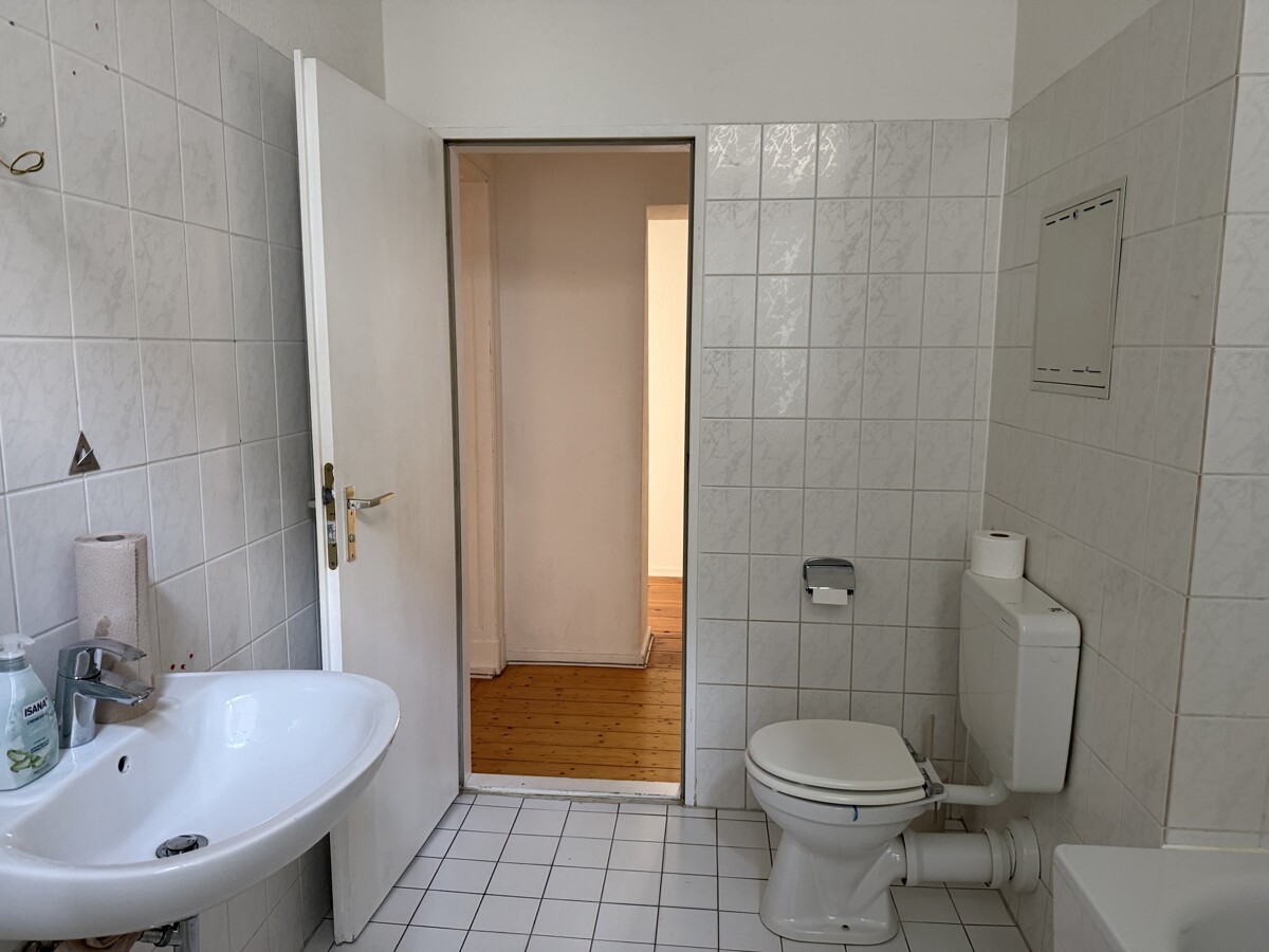 Berliner Altbauflair in Moabit – Dielenfußboden, Tageslichtbad, EBK - Foto 5