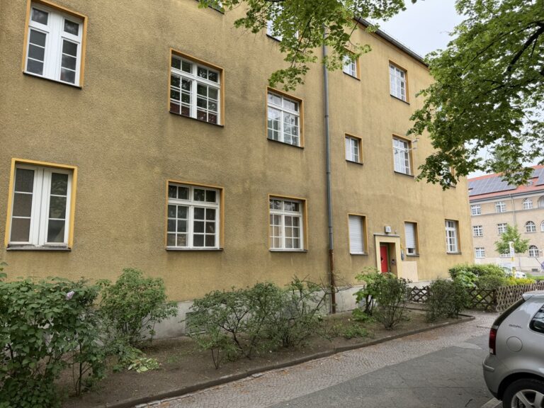 Geräumige Wohnung in zentraler Wohnlage
***Laminat***Wannenbad***