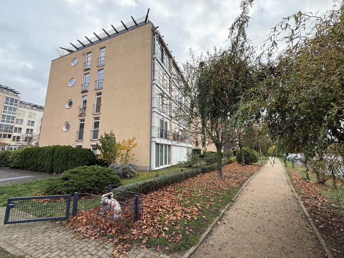 Blick zum Haus - von der Uferpromenade