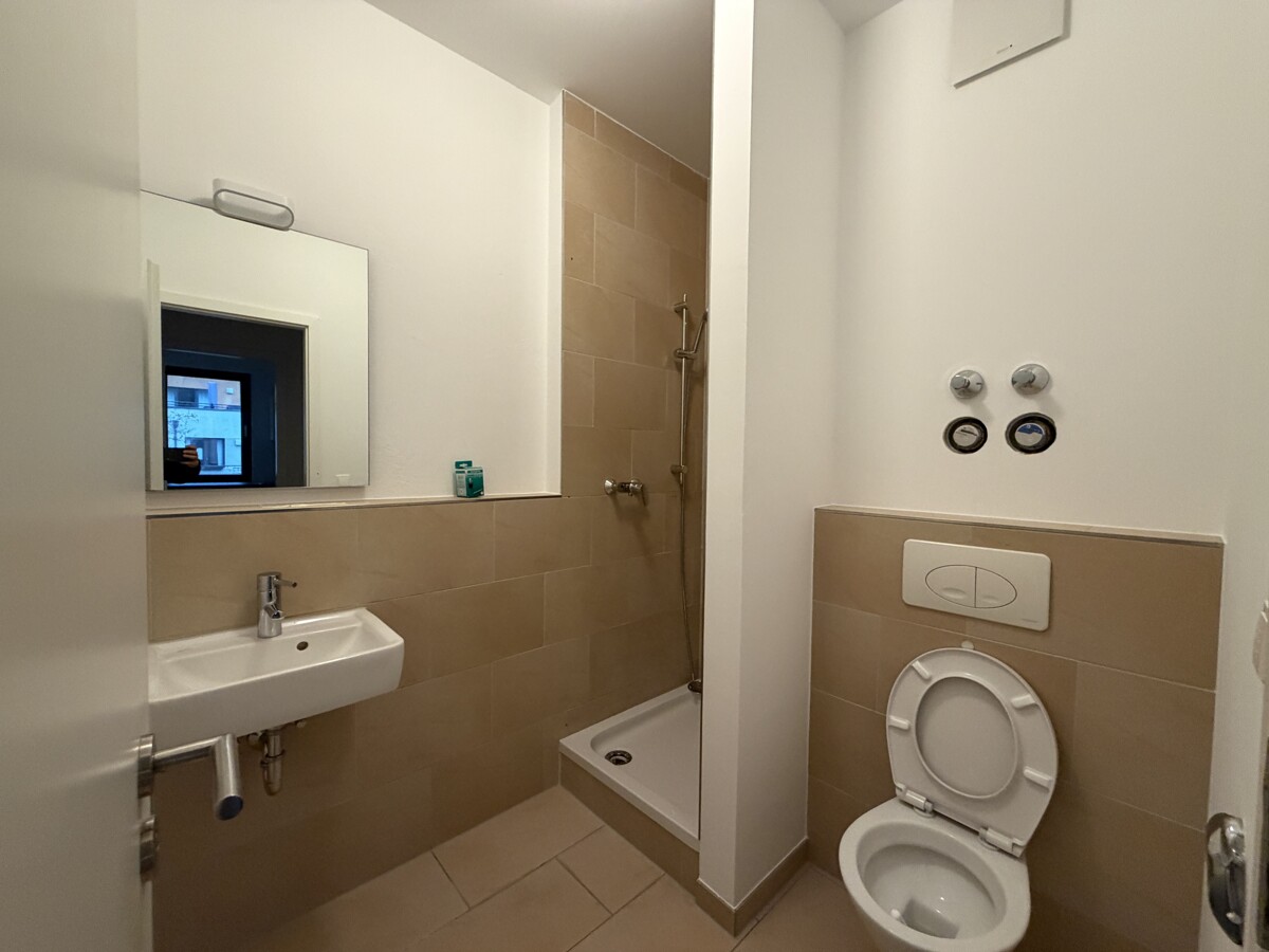 Gäste-WC mit Dusche