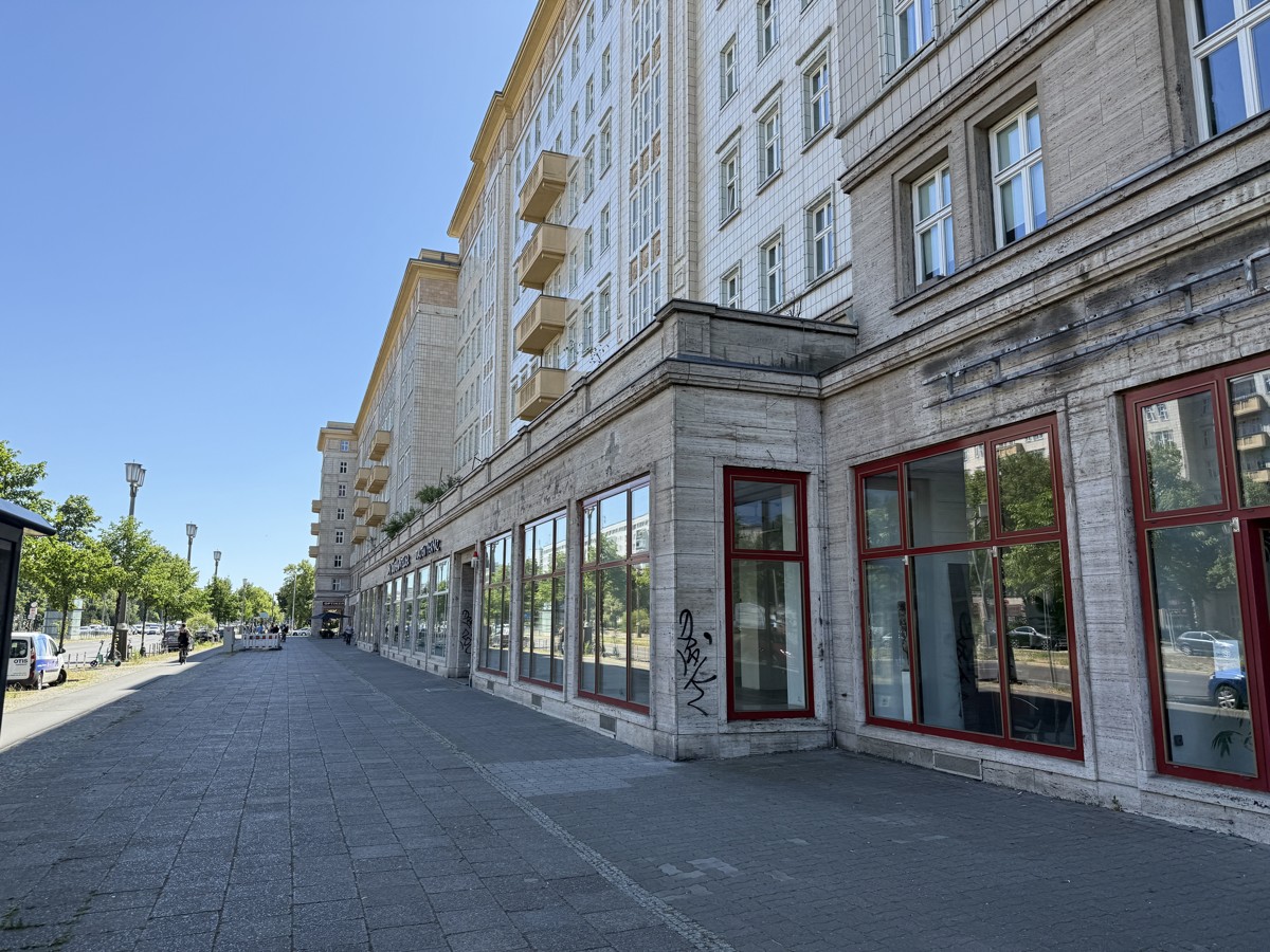 Blick in die Straße - vor dem Haus