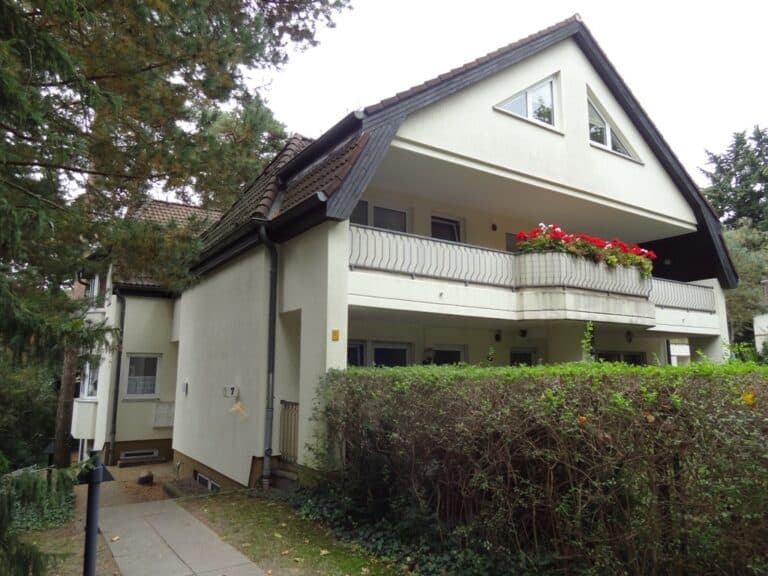 (Fast) Maisonette ruhiger und grüner Lage
***EBK***Balkon***Hobbyraum 26 m²***